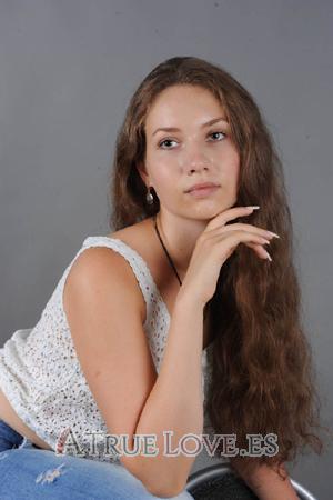 142407 - Elena Edad: 27 - Rusia