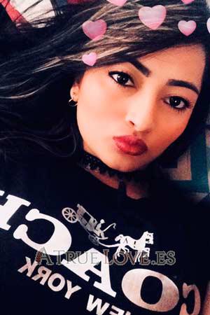 175626 - Alexandra Edad: 25 - Colombia