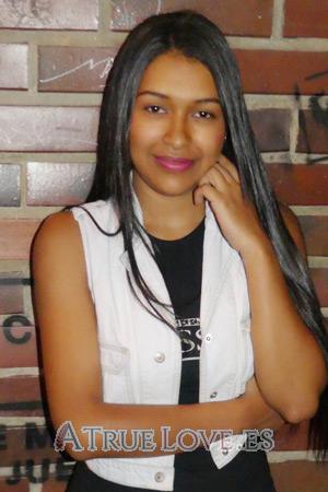 184304 - Manuela Edad: 26 - Colombia