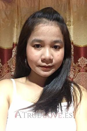 194270 - Atchara Edad: 26 - Tailandia