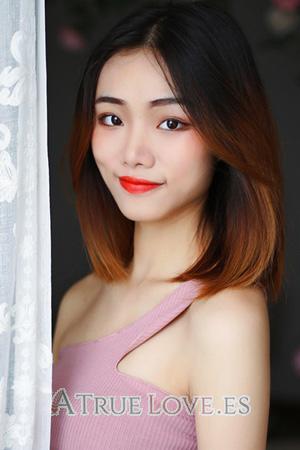202702 - Yijin Edad: 23 - China