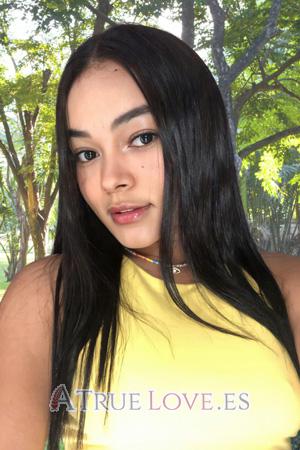 209825 - Adriana Edad: 23 - Colombia