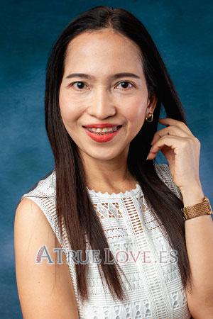 217370 - Sukumarn (Bee) Age: 47 - Thailand