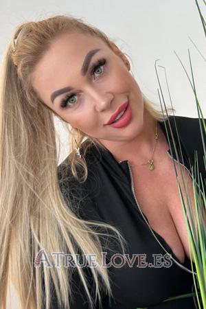 223104 - Viktoriia Age: 42 - Ukraine