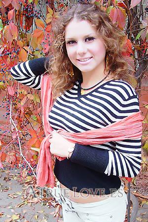 68777 - Liliya Edad: 22 - Ucrania